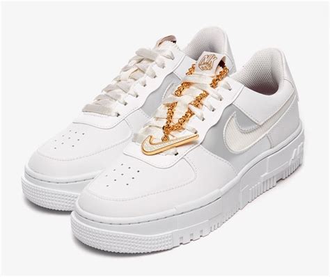 nike air force mit gold kette|nike air force 1 gold stock.